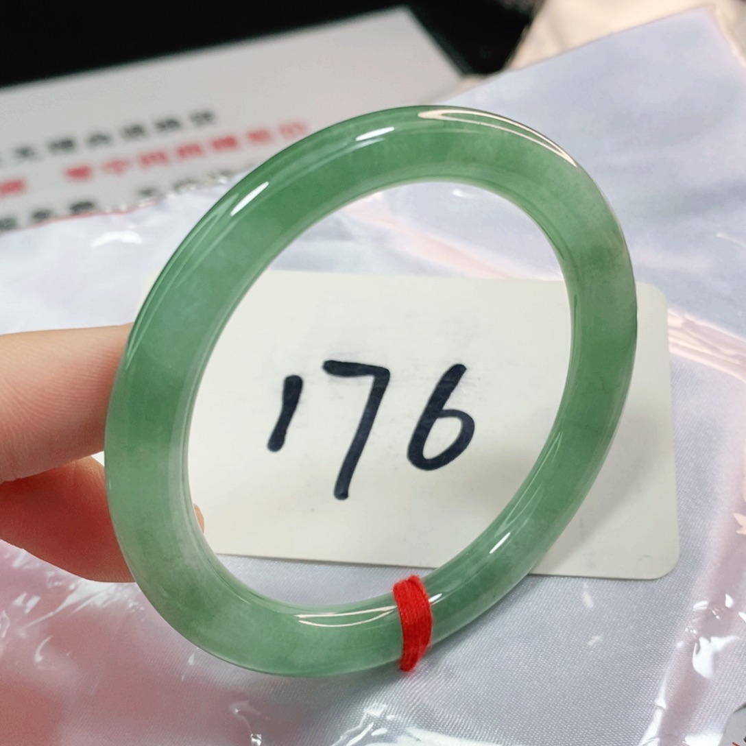 翡翠手镯未镶嵌56.8圈口圆条