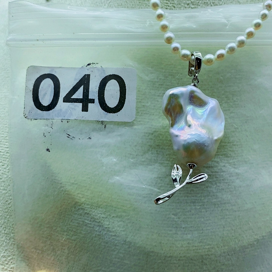 颈饰18K金镶嵌淡水珍珠