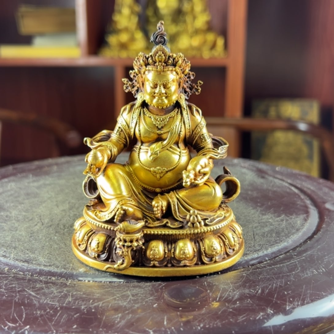 与**兄佛像的造型和造型