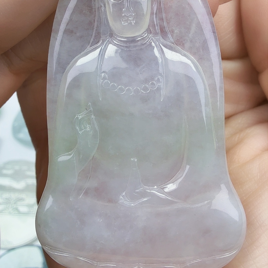 翡翠颈饰未镶嵌阳**?素衣