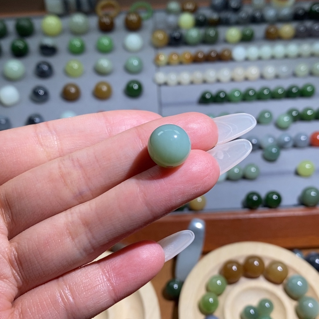 配***处和田玉未镶嵌颈饰