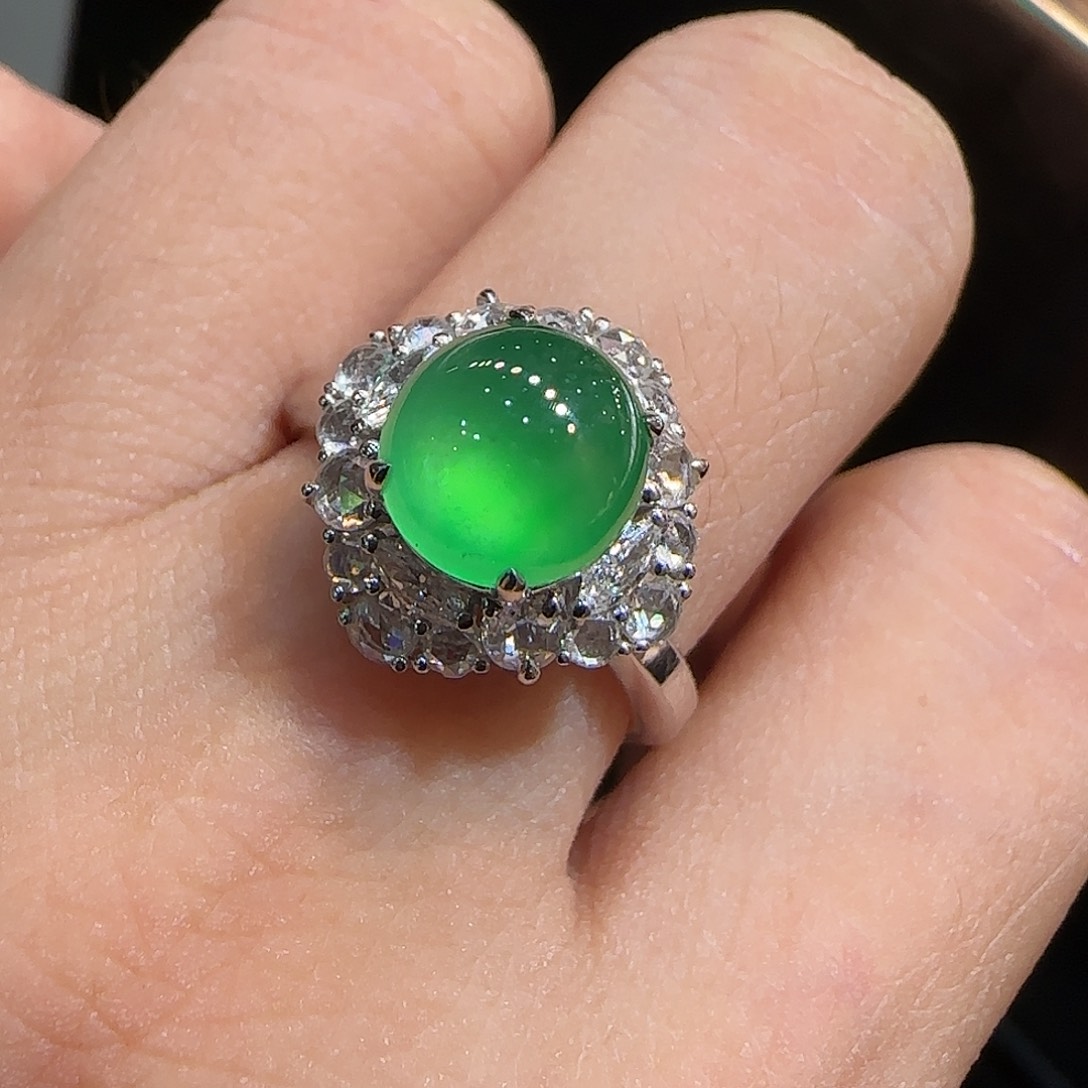 翡翠18K金镶嵌戒指蛋面