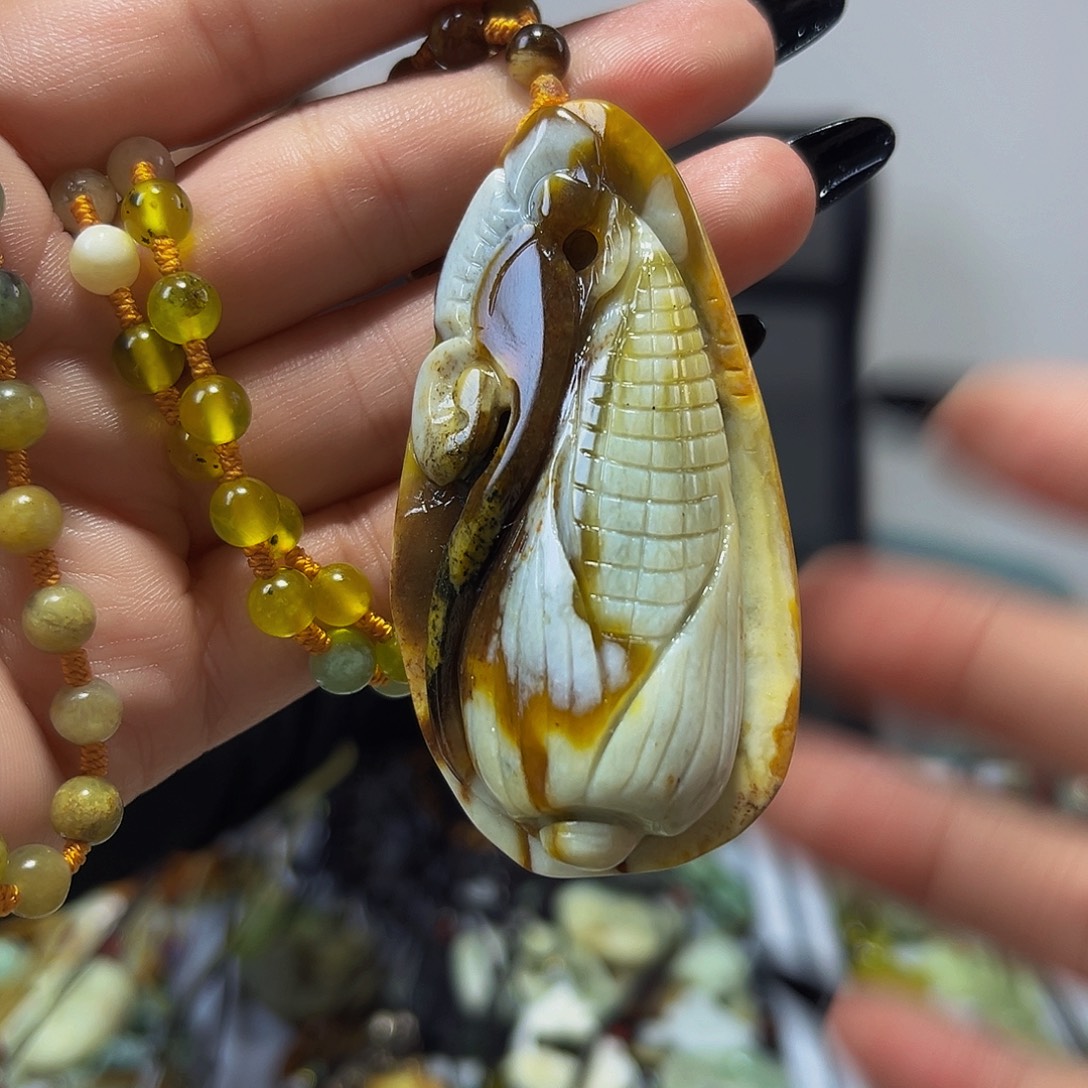 蛇纹石玉未镶嵌颈饰