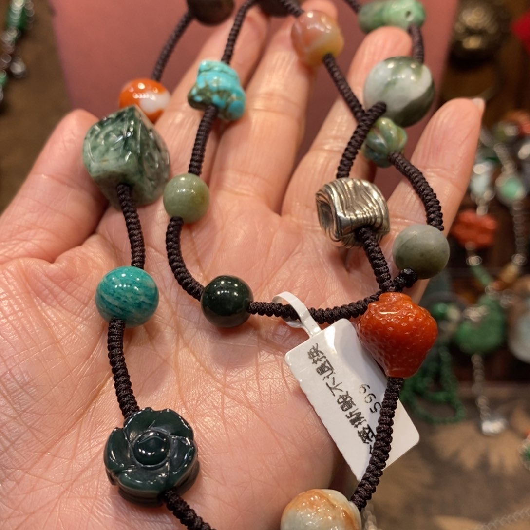 翡翠吊坠(赠链)未镶嵌