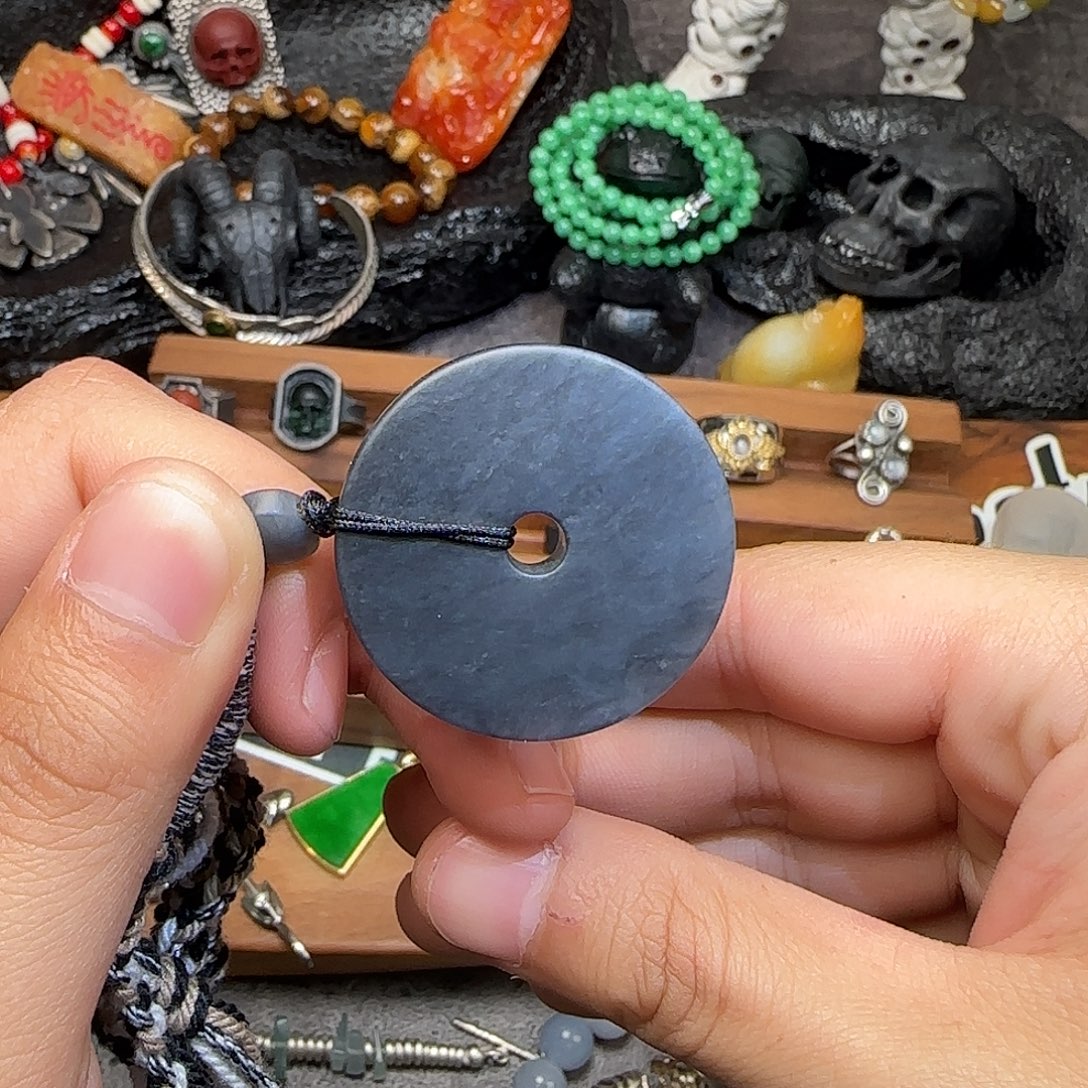 R***.翡翠未镶嵌颈饰klll