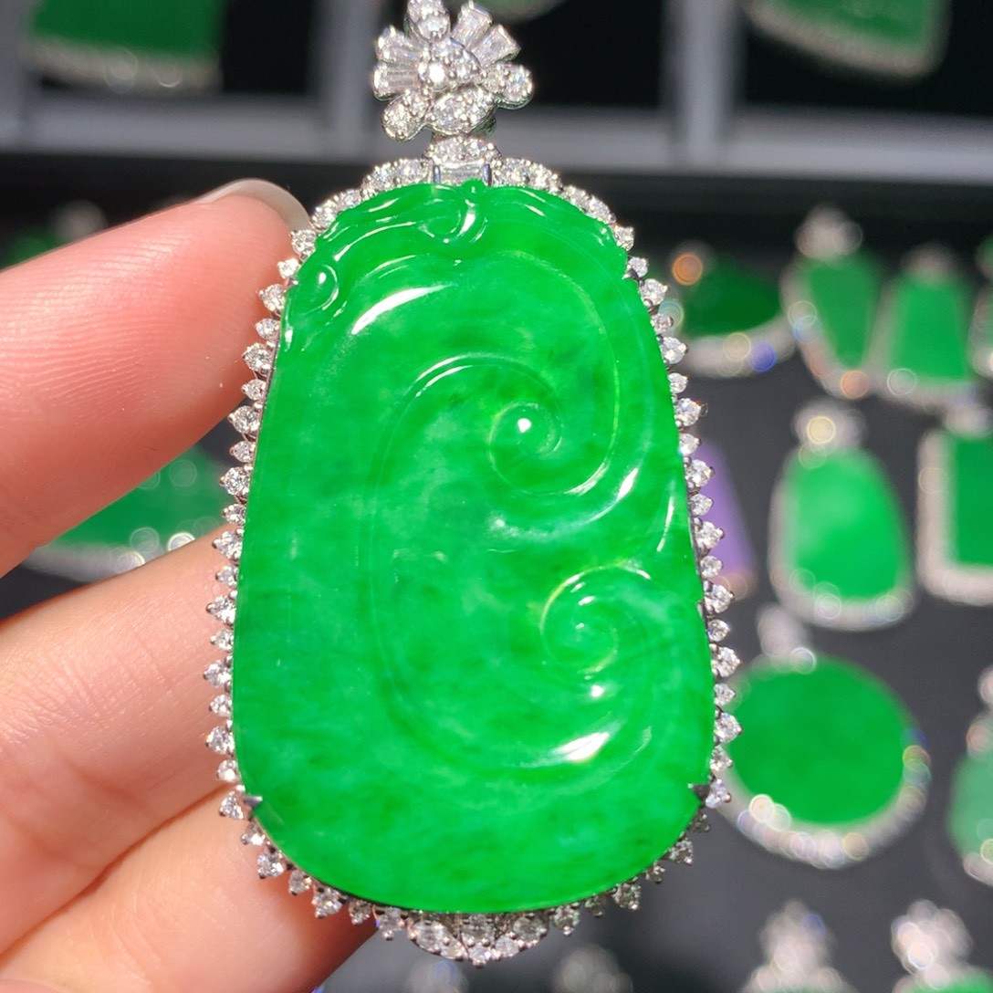 翡翠颈饰18K金镶嵌翡翠