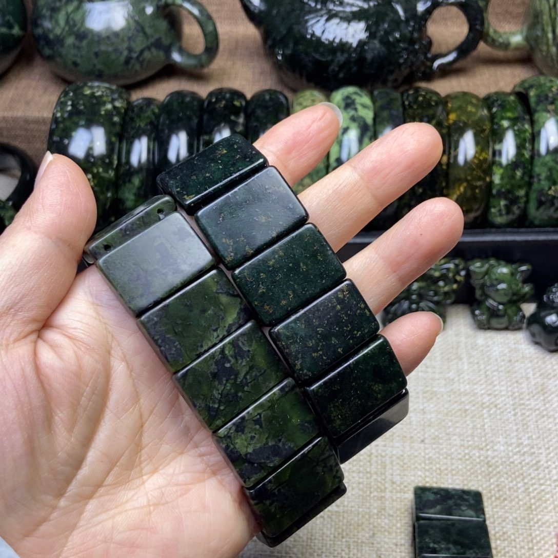 坚***走蛇纹石玉未镶嵌药王石手镯
