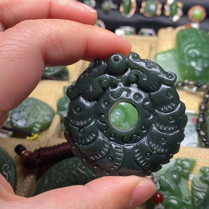 和田玉未镶嵌颈饰