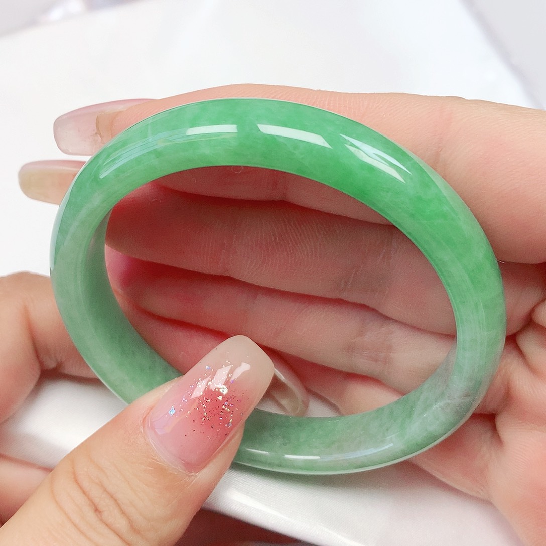 翡翠手镯未镶嵌抖音72