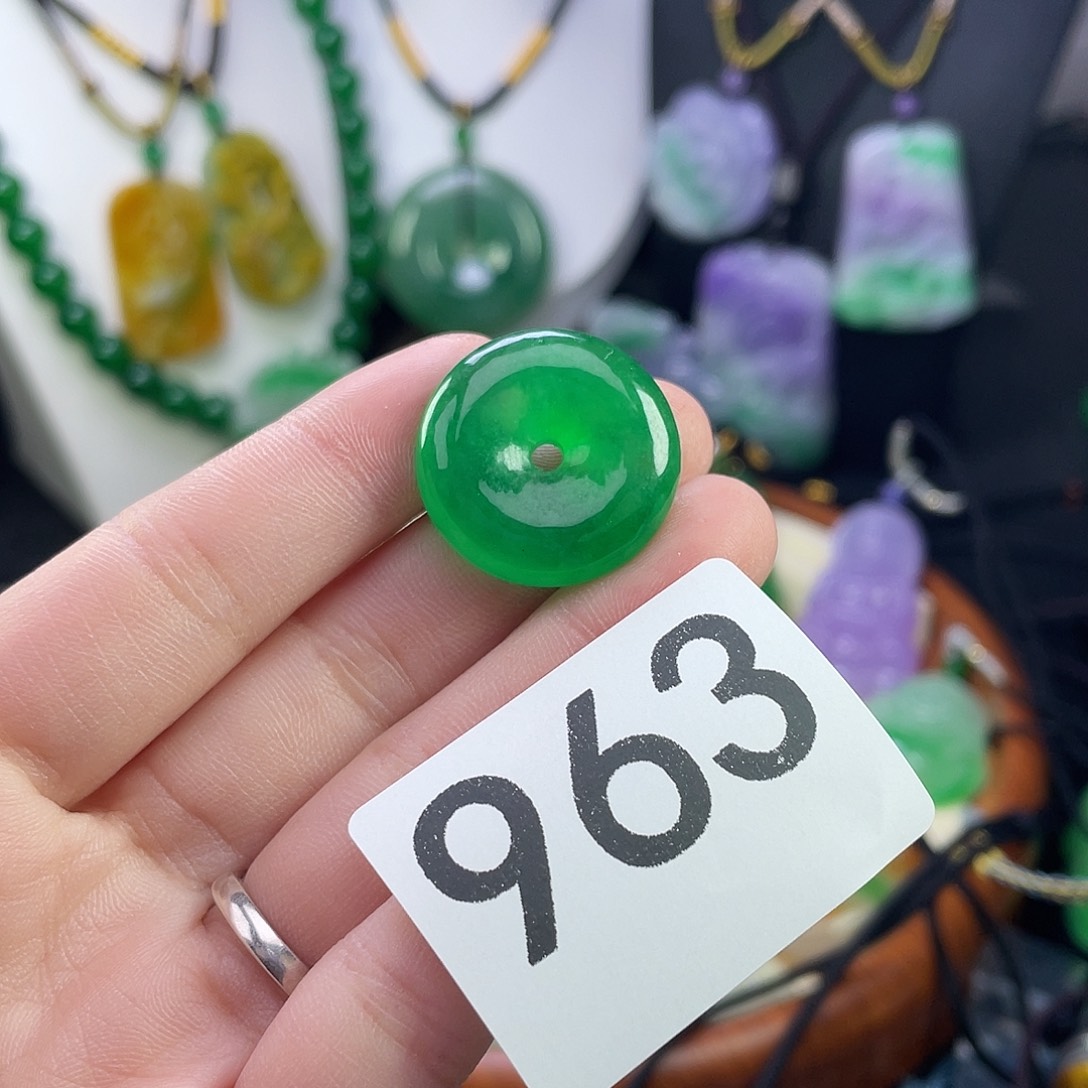 翡翠未镶嵌吊坠(赠链)