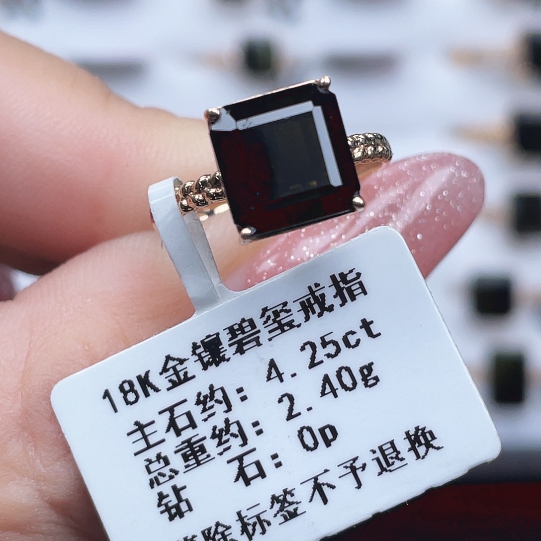 18K金镶嵌碧玺戒指