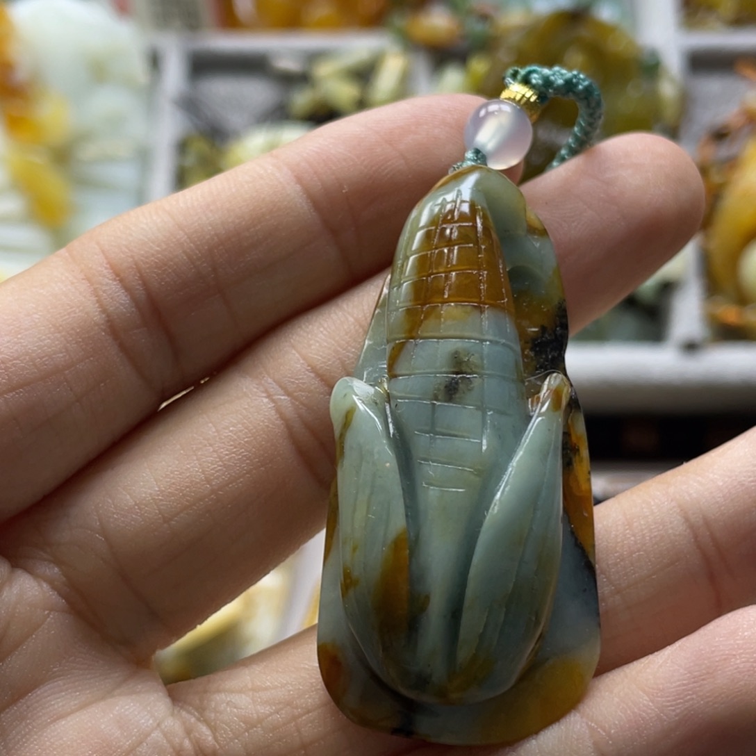 蛇纹石玉颈饰未镶嵌