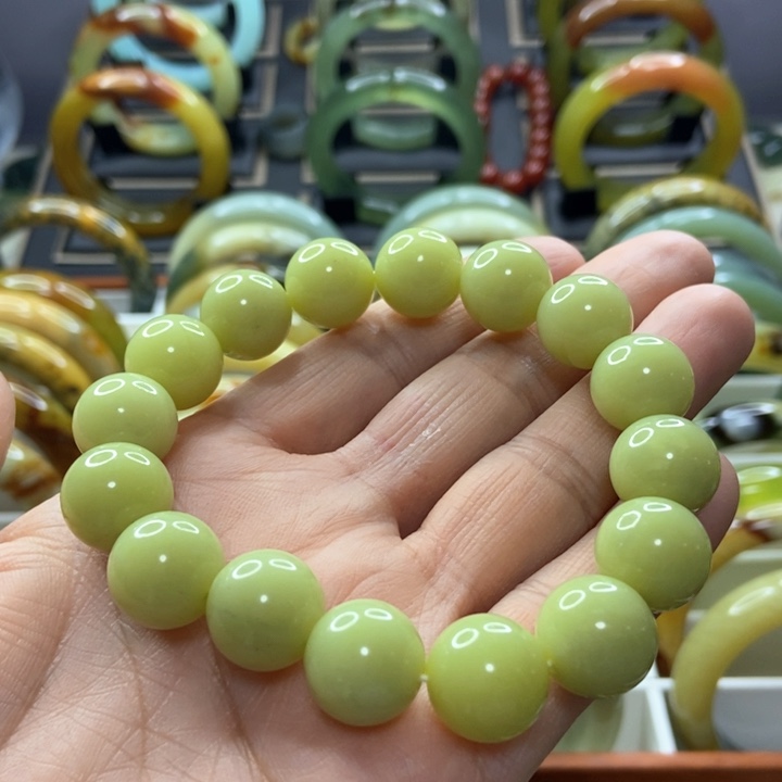 蛇纹石玉手镯未镶嵌