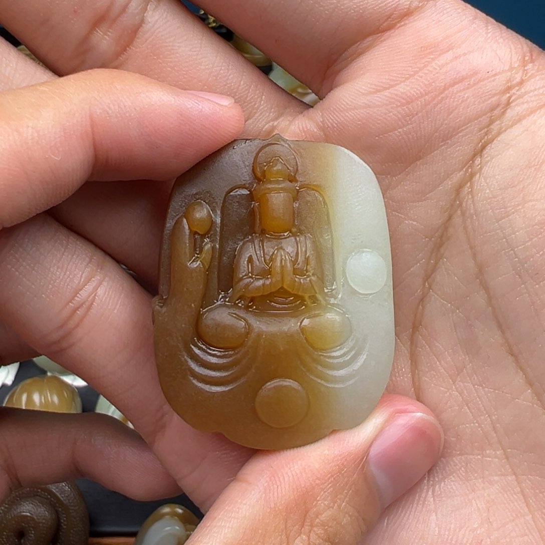 和田玉（糖玉）未镶嵌颈饰干***声