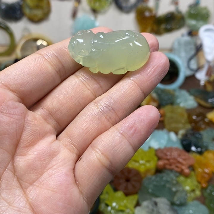 蛇纹石玉未镶嵌吊坠