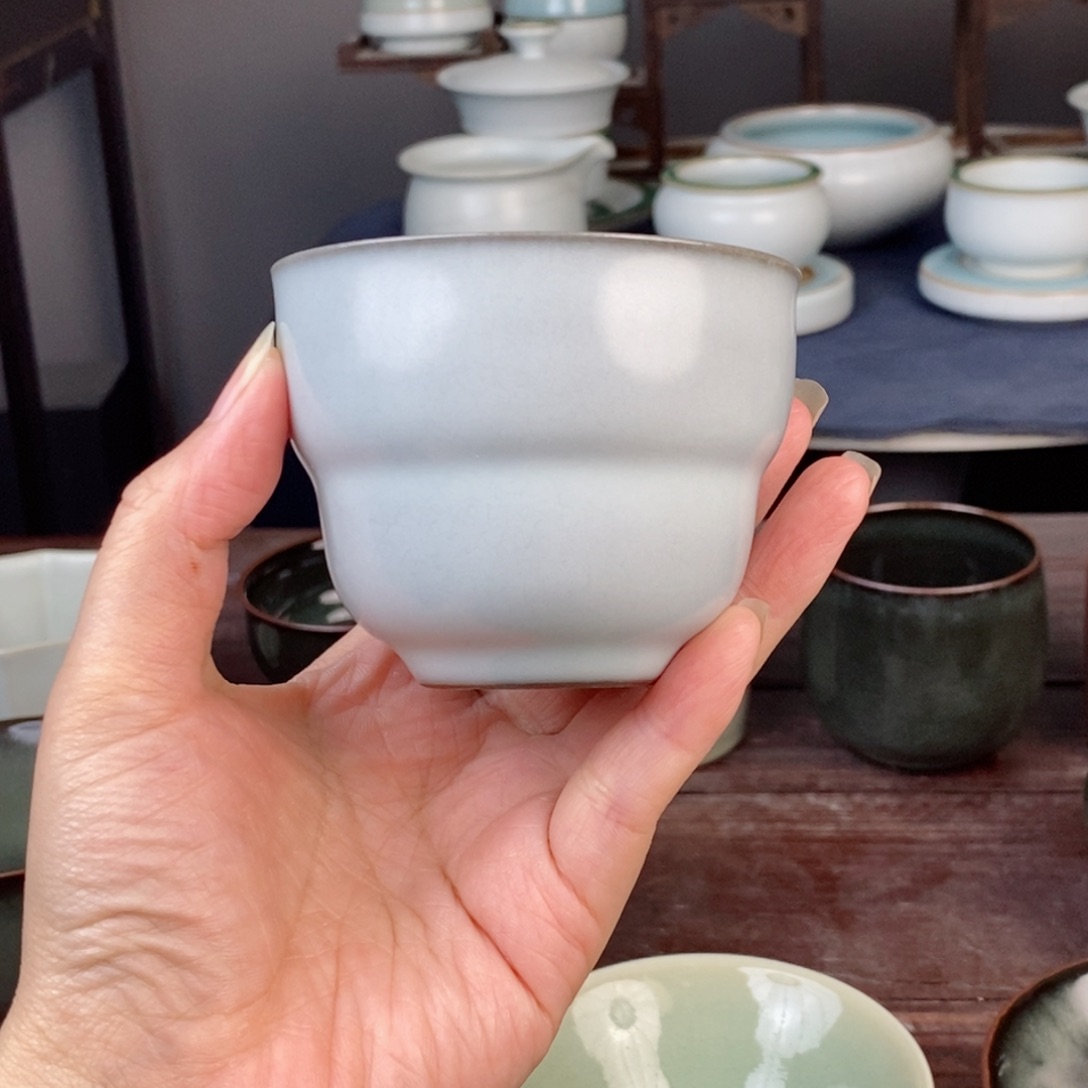 铁胎月白葫芦杯不开片