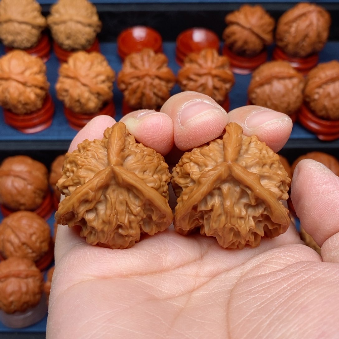 把件文玩核桃南*手捻野生盘山正奔