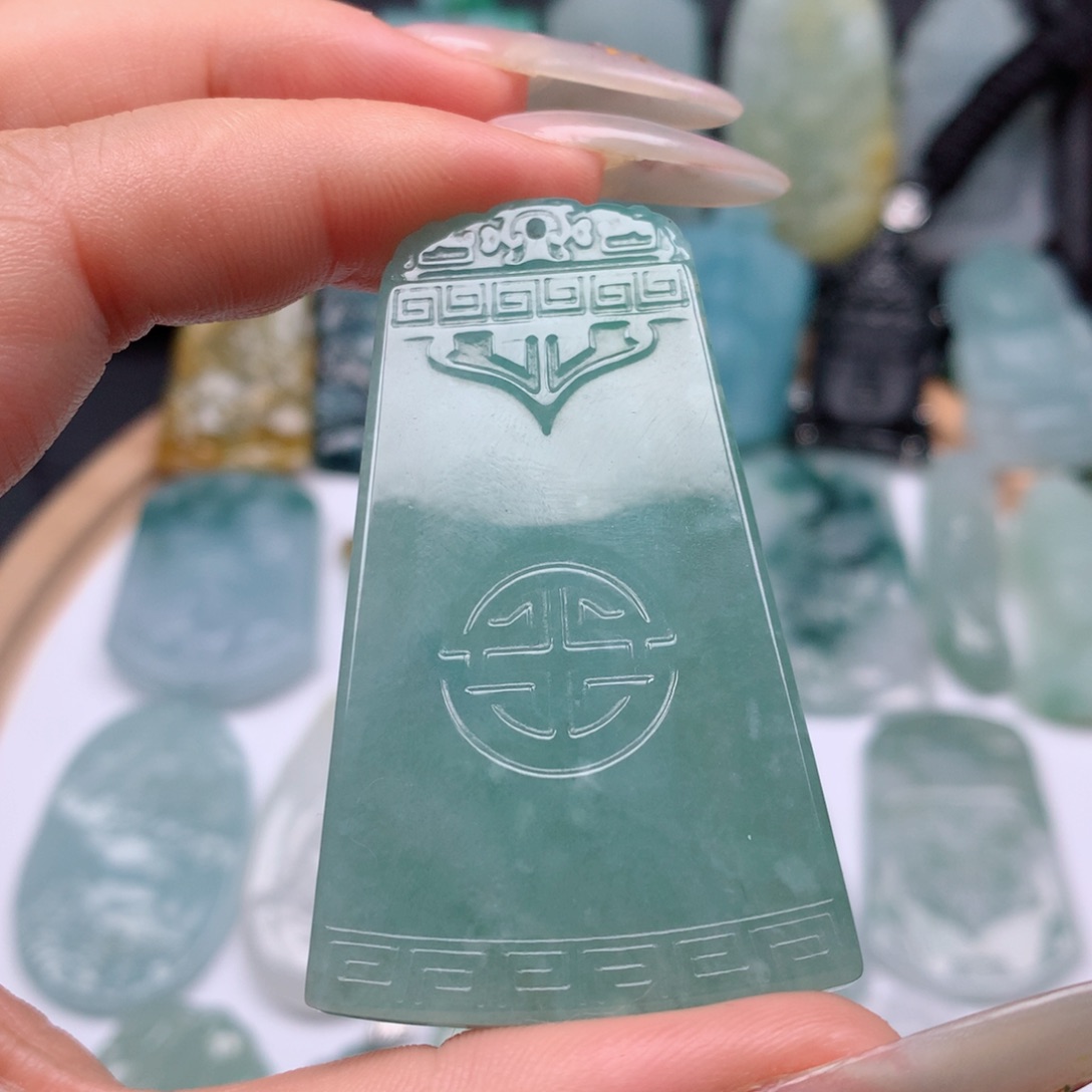 【闪购商品】翡翠颈饰未镶嵌仿古无事牌