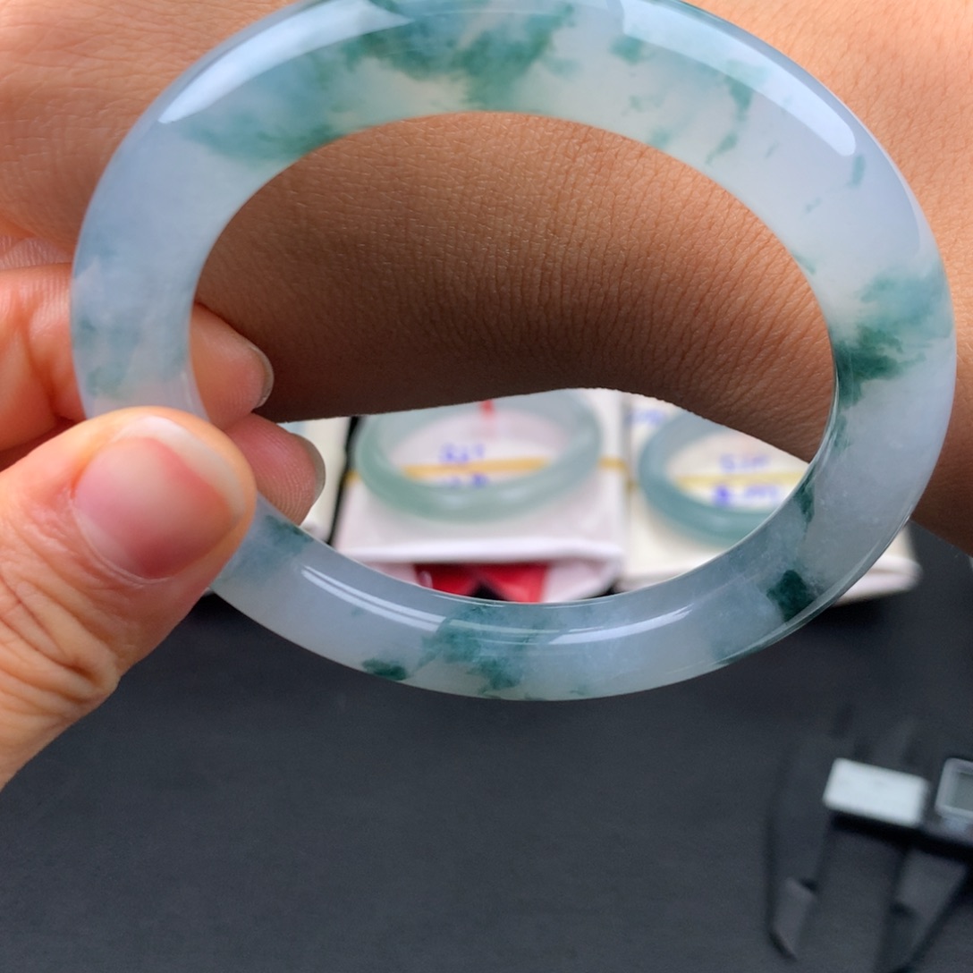 翡翠未镶嵌手镯冰飘花