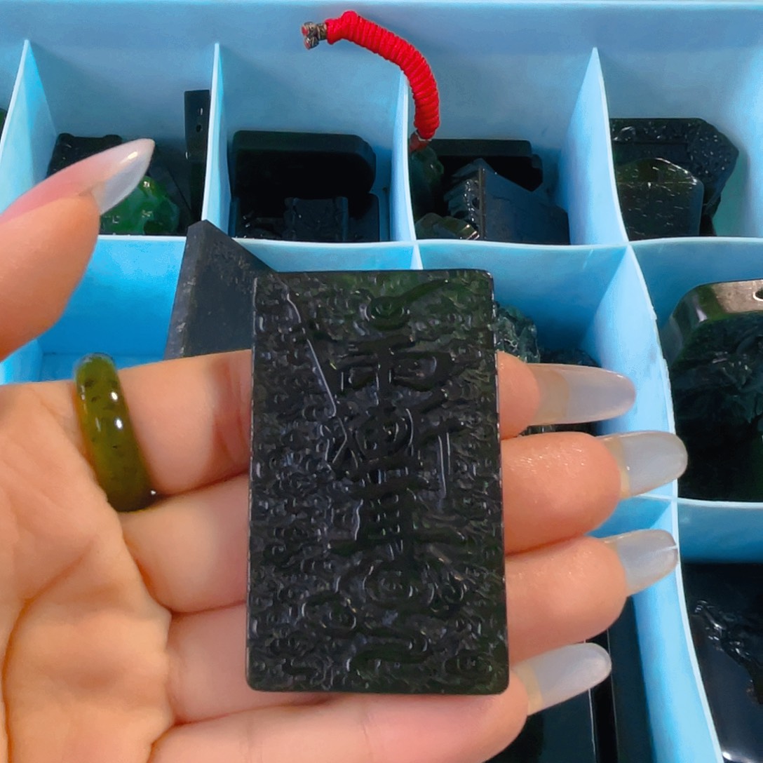 蛇纹石玉合金颈饰