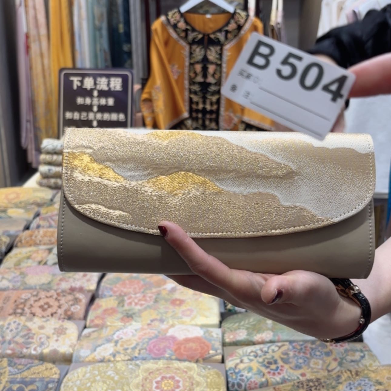 【闪购商品】勃***袋苏绣等艺术品的收藏品中有