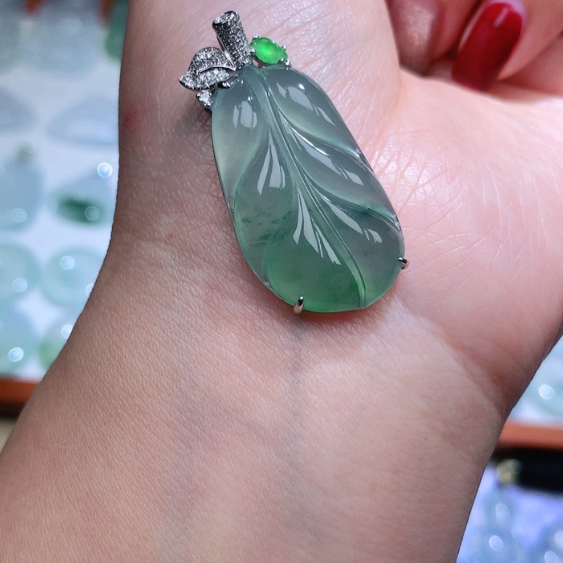 【闪购商品】翡翠颈饰18K金镶嵌叶子