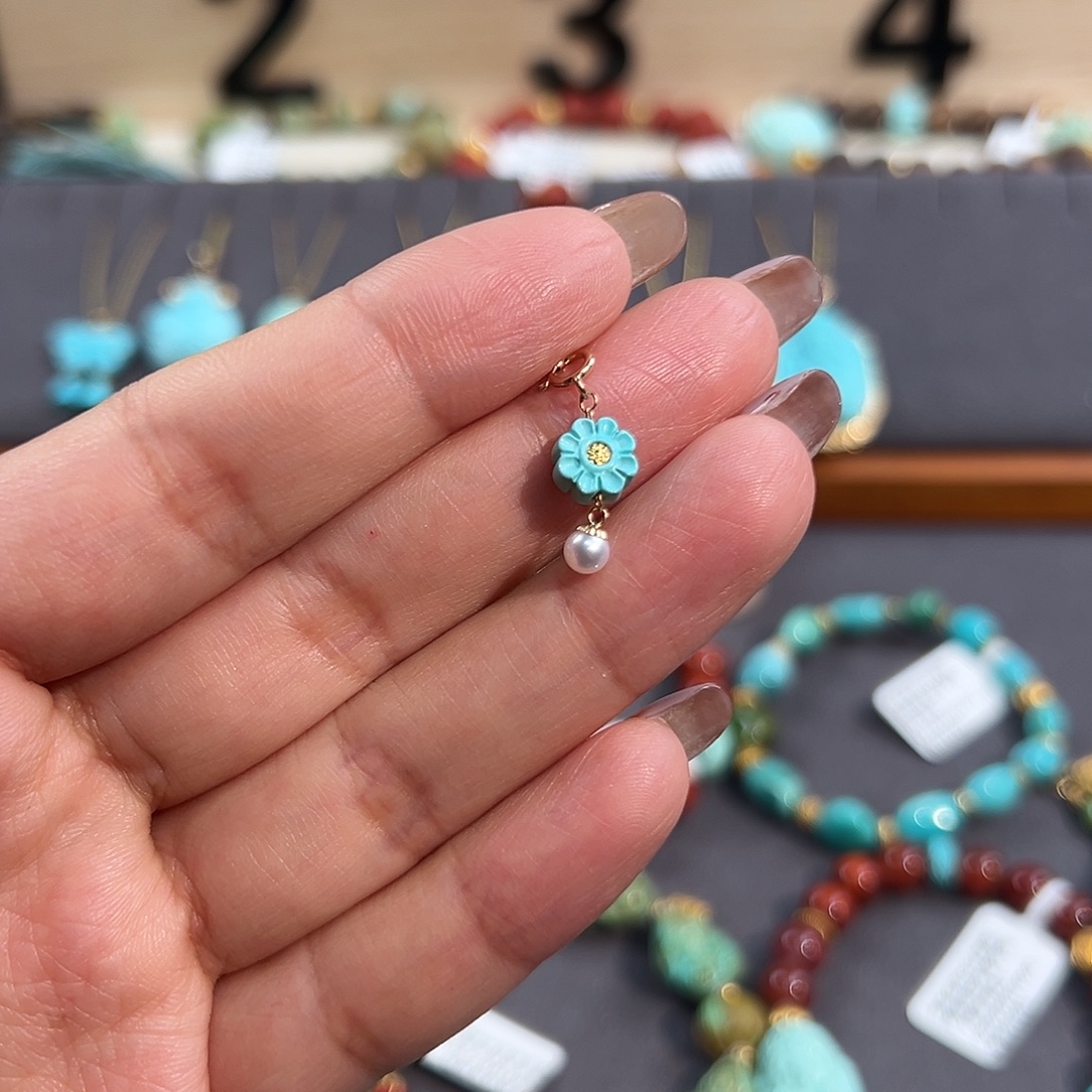 绿松石18K金镶嵌小雏菊滴溜