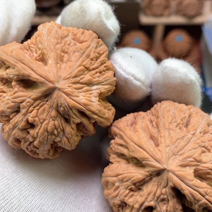 文玩核桃吊坠48全品货头山地红皮62克边肚同尺原桩大粗筋