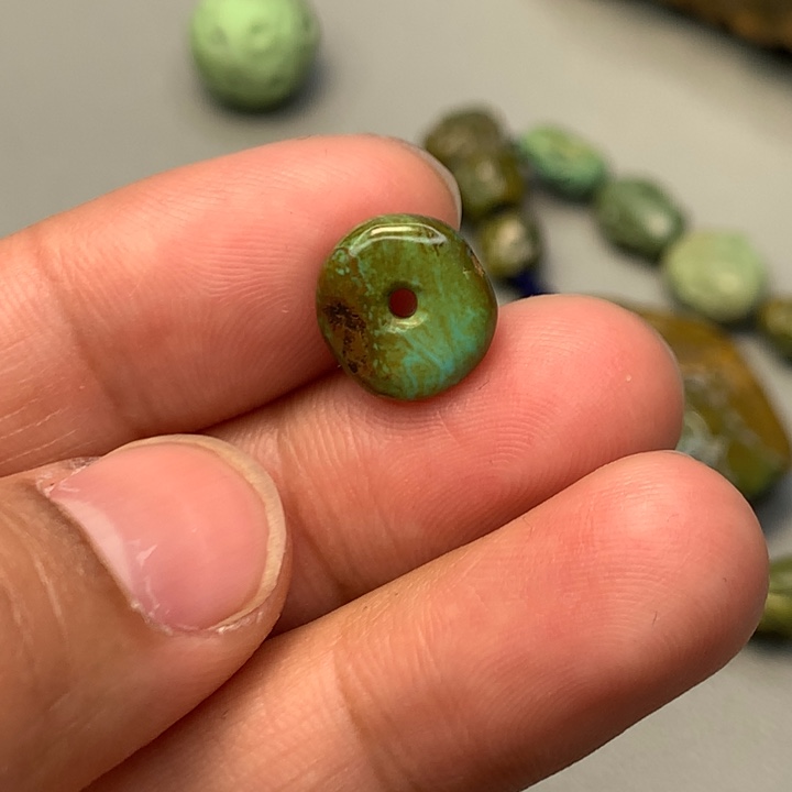 绿松石未镶嵌颈饰