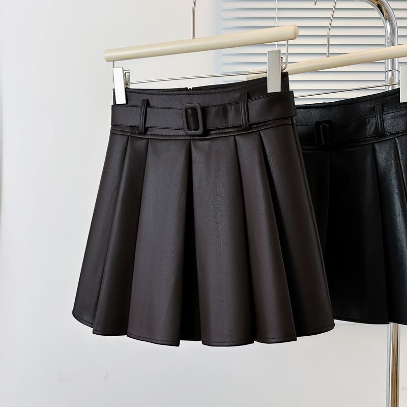 7708咖色PU皮短裙百褶裙女秋冬新款减龄高腰显瘦防走光a字半身裙