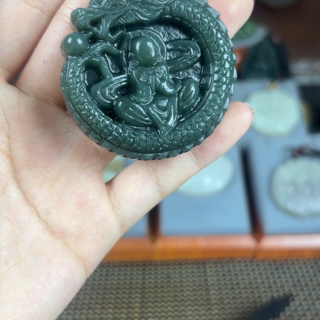 和田玉颈饰未镶嵌