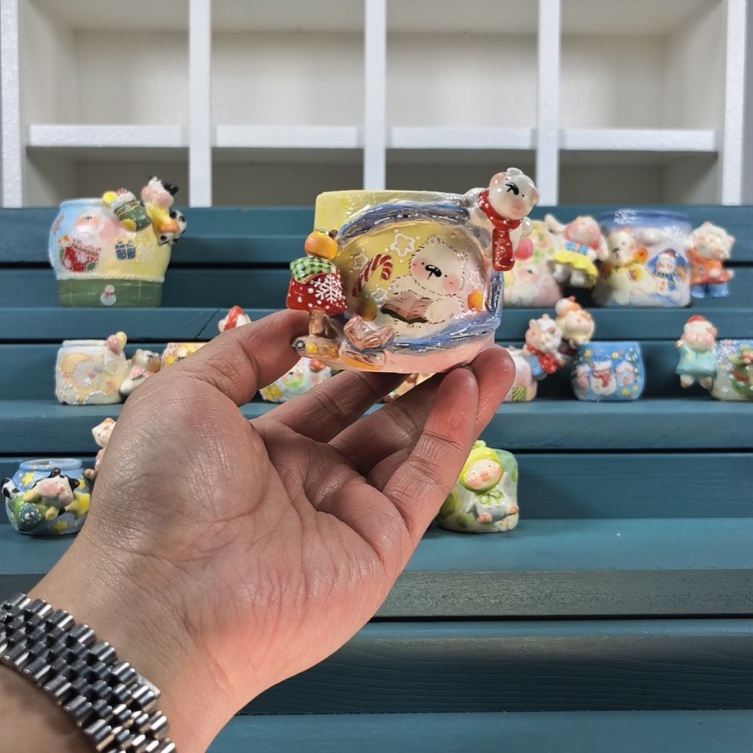 看书的小熊 手绘多肉花盆