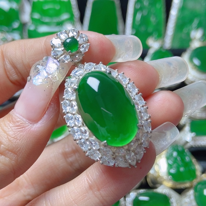 翡翠颈饰银S925镶嵌8839288。