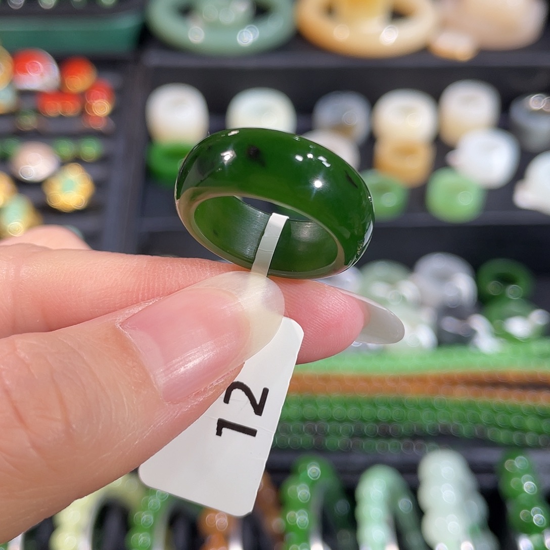 和田玉（碧玉）未镶嵌戒指内径16.4 碧玉红皮中宽