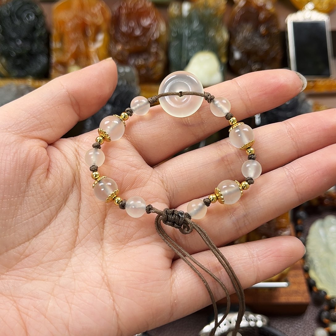 蛇纹石玉颈饰未镶嵌