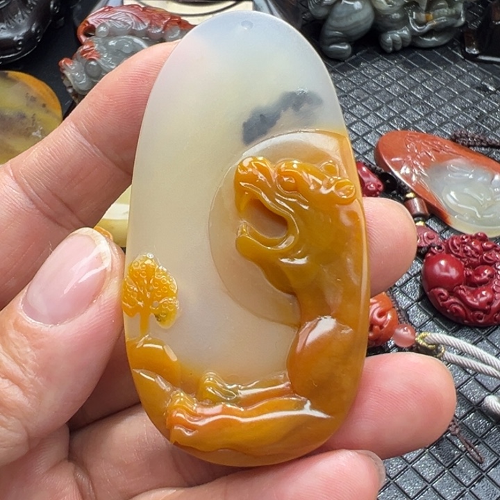 石英质玉（黄龙玉）颈饰未镶嵌