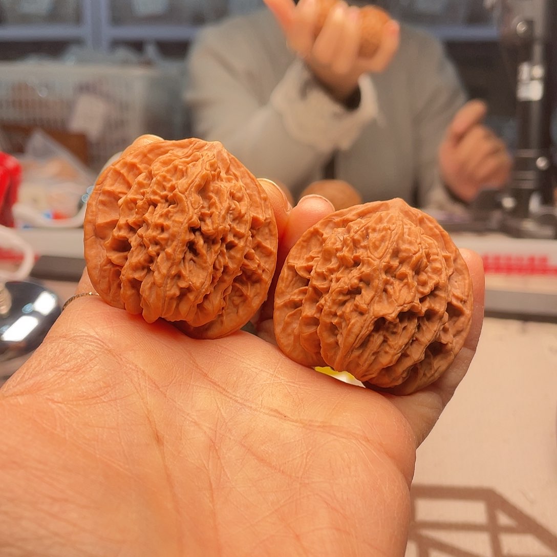 白**我盘龙纹和花石浮雕