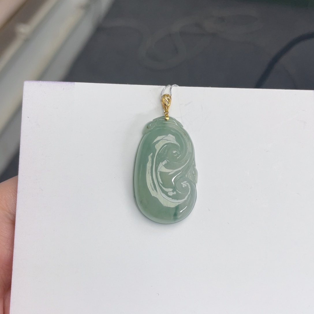 翡翠颈饰18K金镶嵌如意