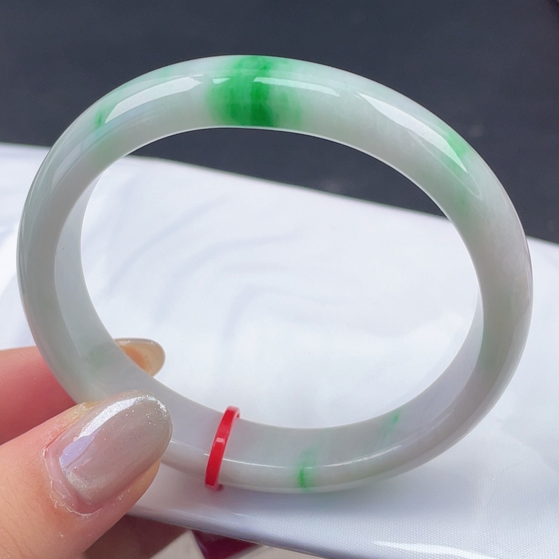 翡翠未镶嵌手镯56贵妃