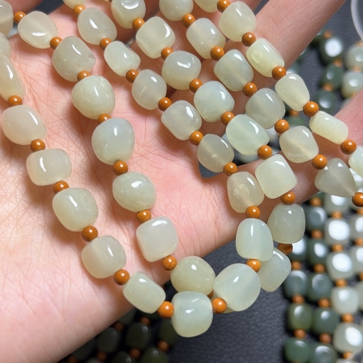 和田玉颈饰未镶嵌