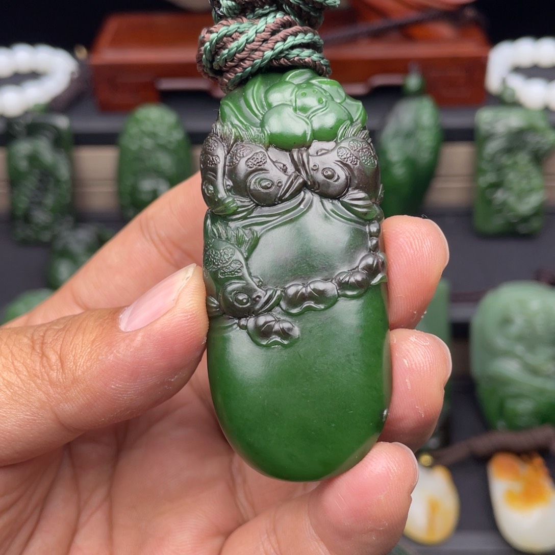 和田玉颈饰未镶嵌咕*嘎