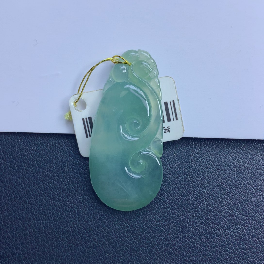 翡翠颈饰未镶嵌如意
