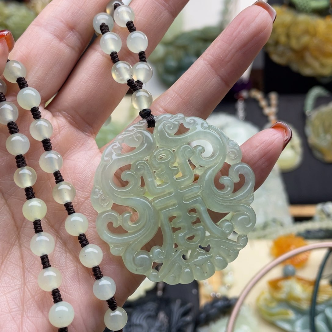 蛇纹石玉颈饰未镶嵌