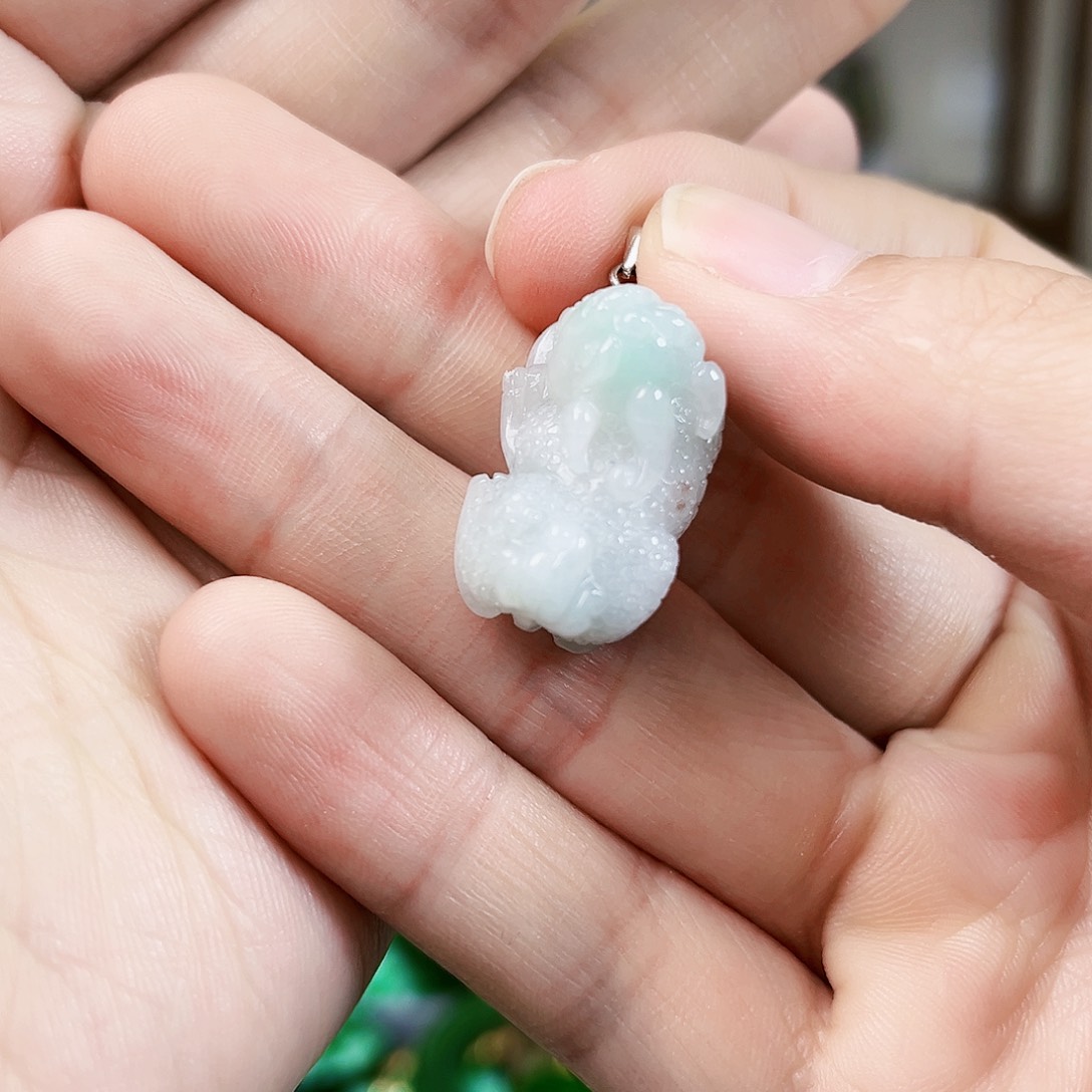 翡翠颈饰未镶嵌吊坠多样性