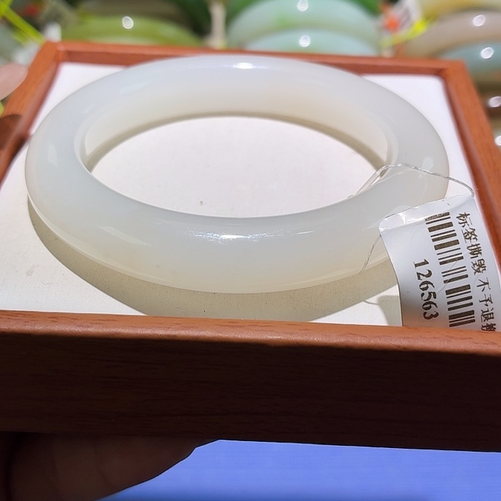 和田玉未镶嵌手镯55+