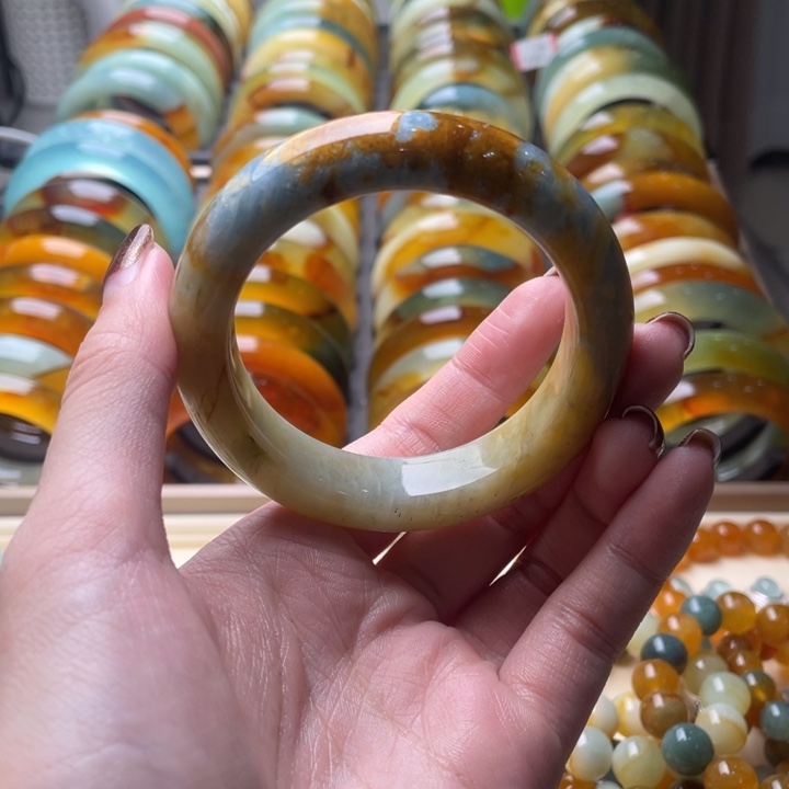 蛇纹石玉手镯未镶嵌50