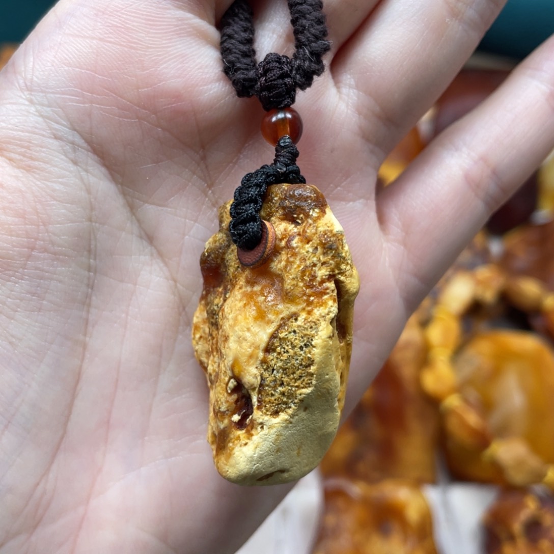 琥珀珠宝奇石未镶嵌