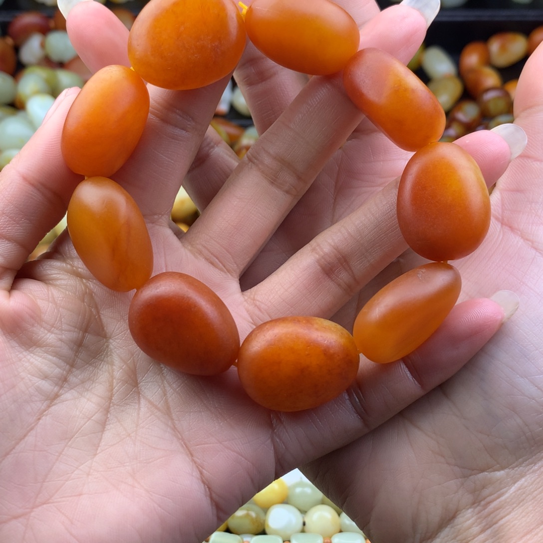 小***哥和田玉未镶嵌手链