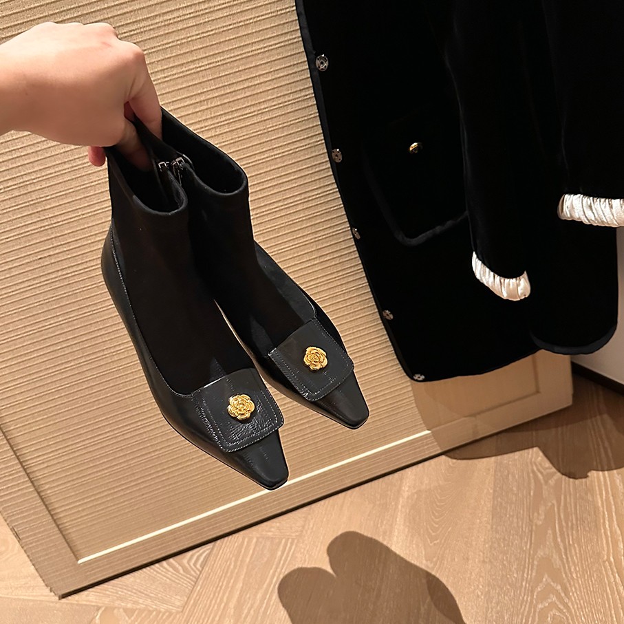 Superqueen 巨显瘦~黑色山茶花真皮瘦瘦靴女低跟平底法式尖头短靴