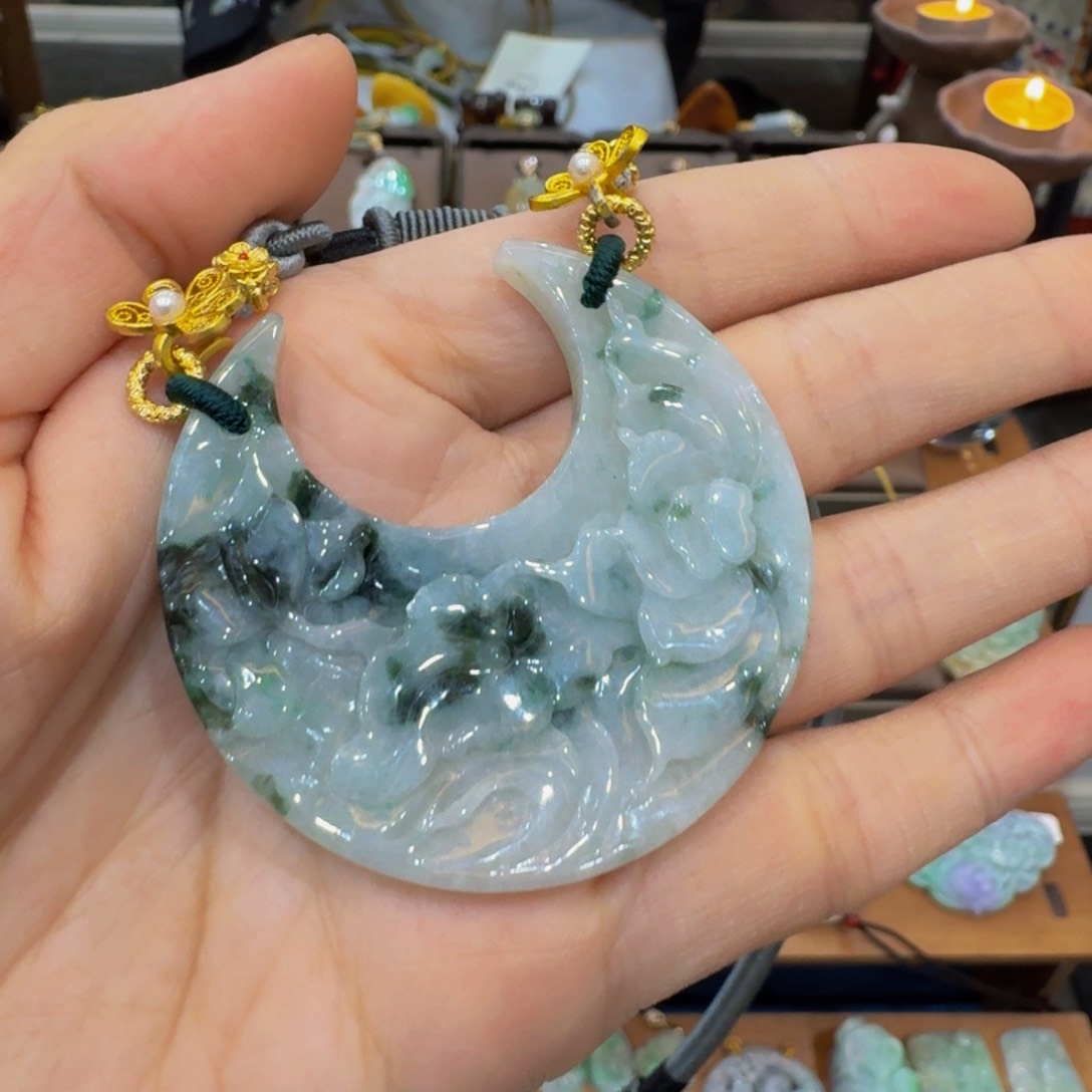 翡翠颈饰未镶嵌老坑